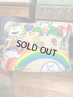 画像2: PEANUTS  1970'S " RAINBOW" CUSHION