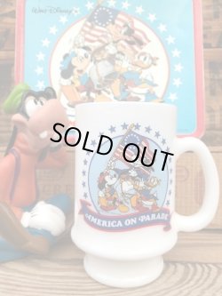 画像6: DISNEY WORLD "AMERICA ON PARADE" 1970'S MILK GLASS MUG