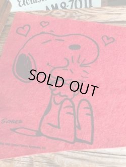 画像2: PEANUTS VINTAGE "SOMEBODY CARES" FELT BANNER