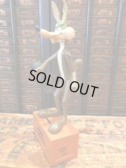 画像2: WILE E COYOTE 1971'S DAKIN BANK FIGURE