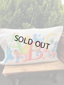 画像2: SESAME STREET "ABC" VINTAGE PILLOW CASE