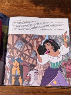 画像9: DISNEY "NOTRE DAMEN KELLONSOITTAJA" 1990'S FINNISH READING BOOK ＋ CASSETTE TAPE