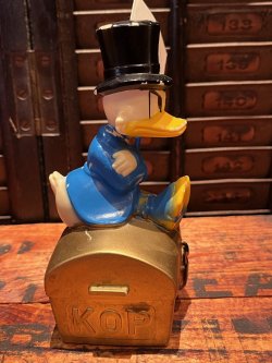 画像2: SCROOGE McDUCK🚩 "MADE IN FINLAND" BANK FIGURE