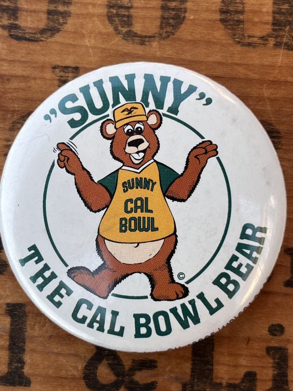 SUNNY🚩THE CAL BOWL BEAR🚩 VINTAGE PIN BACK BUTTON - COME TOGETHER