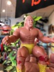 画像2: HULK HOGAN 1985 FINGER PUPPET FIGURE