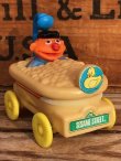 画像1: SESAME STREET "ERNIE" 1980'S BATH TUB CAR