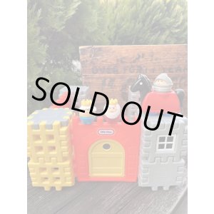 画像: LITTLE TIKES CASTLE＋1 KING ＋ 1 QUEEN ＋　1 KNIGHT ＋ 1 HORSE SET