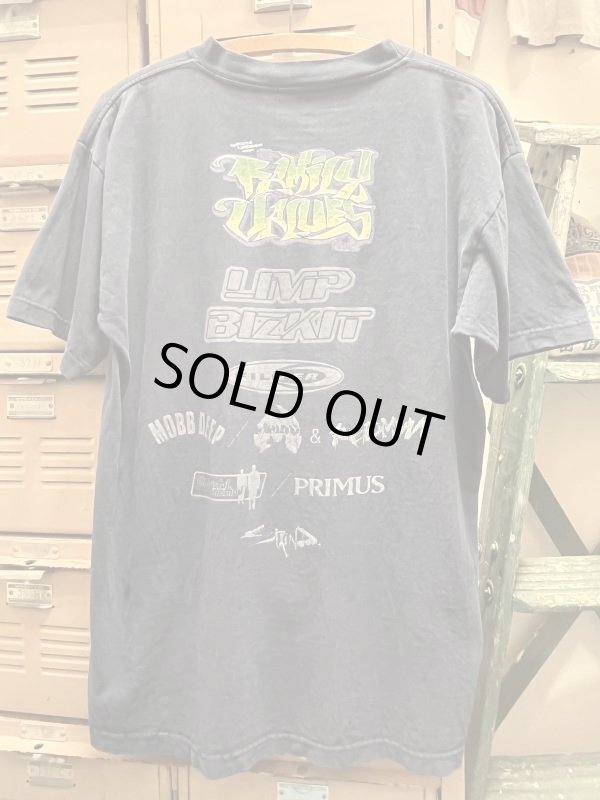 4,5枚目の写真のカラーが実際のカラーに近いです。