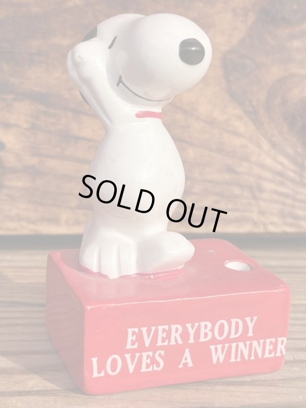 画像1: SNOOPY"EVERYBODY LOVES A WINNER" VINTAGE CERAMIC PEN HOLDER FIGURE