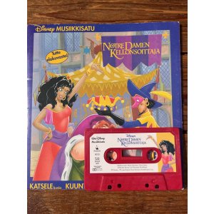 画像: DISNEY "NOTRE DAMEN KELLONSOITTAJA" 1990'S FINNISH READING BOOK ＋ CASSETTE TAPE