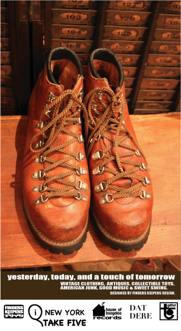 RED WING 825 MOUNTAIN BOOTS 