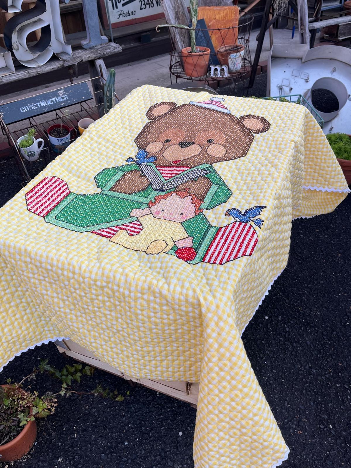 画像1: BEAR (ᵔᴥᵔ) BABY EMBROIDERY VINTAGE QUILT BLANKET